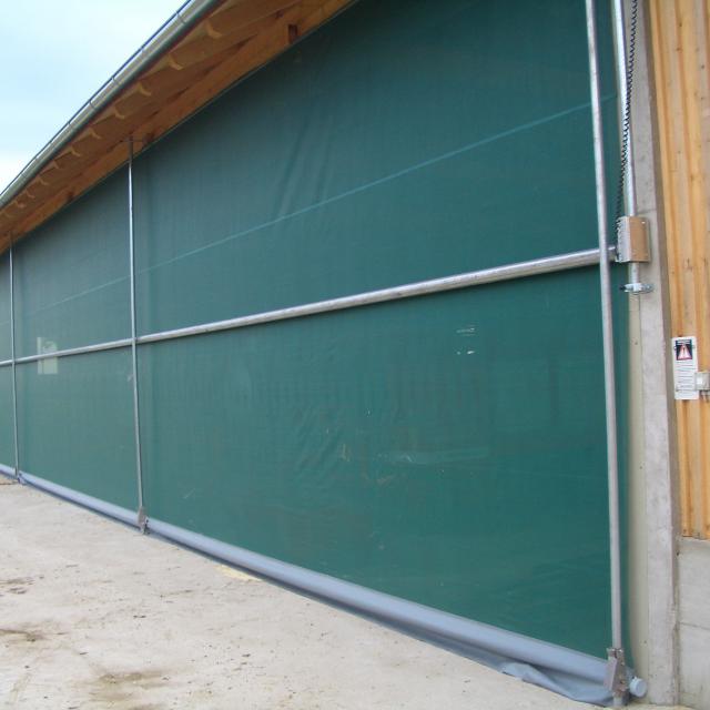 Planenrolltor mit Mittelantrieb